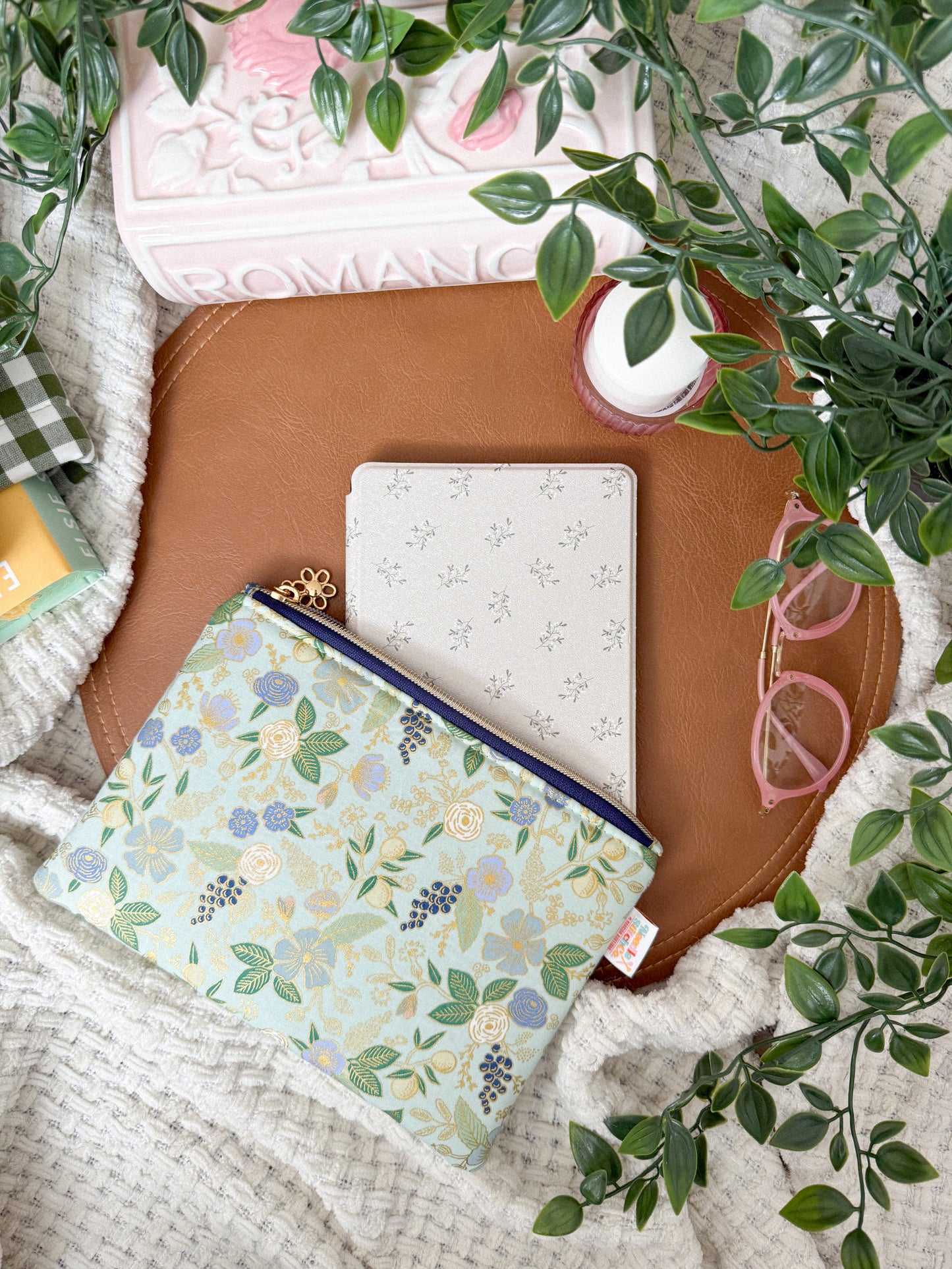 Colette in Mint Metallic Kindle Pouch