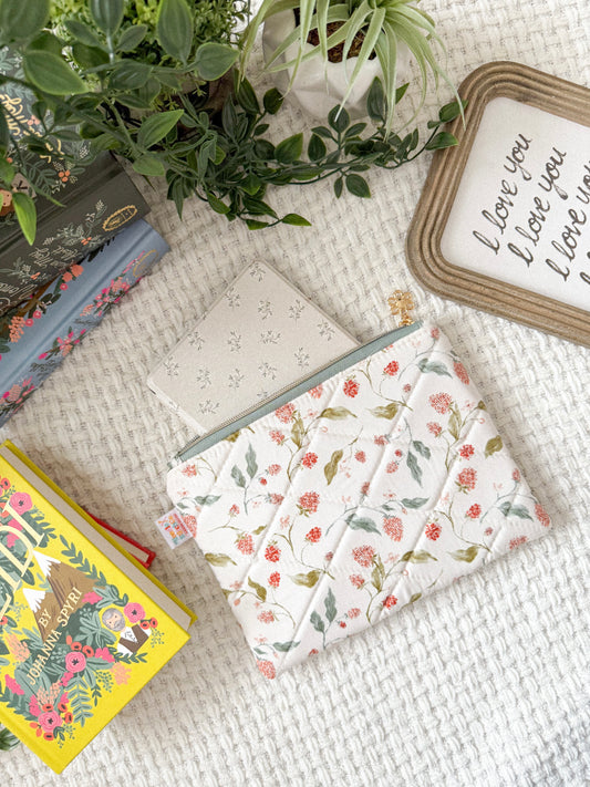 Berries - Cream Kindle Pouch