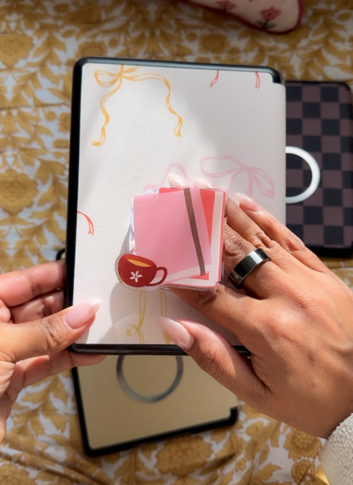 Home & Heart E-Reader Grips