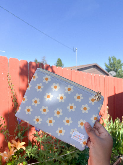 Daisy in Periwinkle Pouch